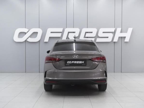 Hyundai Solaris II Рестайлинг с пробегом 2022 года, цена 1 599 000 рублей, 131818 км, седан, Автокод Объявления