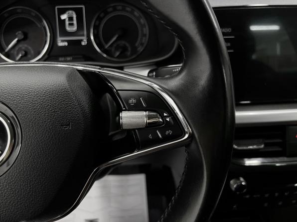 Skoda Rapid II с пробегом 2021 года, цена 1 595 000 рублей, 98979 км, лифтбек, Автокод Объявления