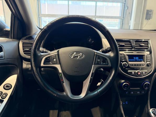 Hyundai Solaris I Рестайлинг с пробегом 2015 года, цена 959 000 рублей, 87497 км, хэтчбек, Автокод Объявления