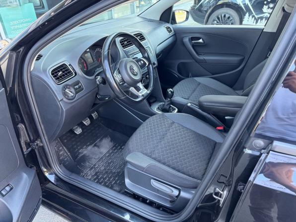 Volkswagen Polo V Рестайлинг с пробегом 2018 года, цена 1 240 000 рублей, 65370 км, седан, Автокод Объявления