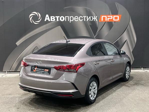 Hyundai Solaris II Рестайлинг с пробегом 2021 года, цена 1 690 000 рублей, 44900 км, седан, Автокод Объявления