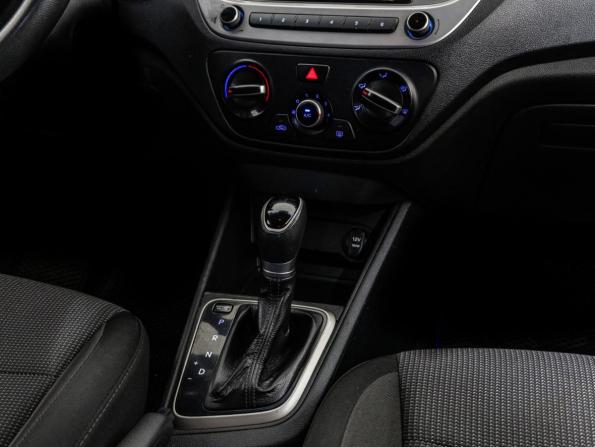 Hyundai Solaris II с пробегом 2018 года, цена 675 000 рублей, 492278 км, седан, Автокод Объявления