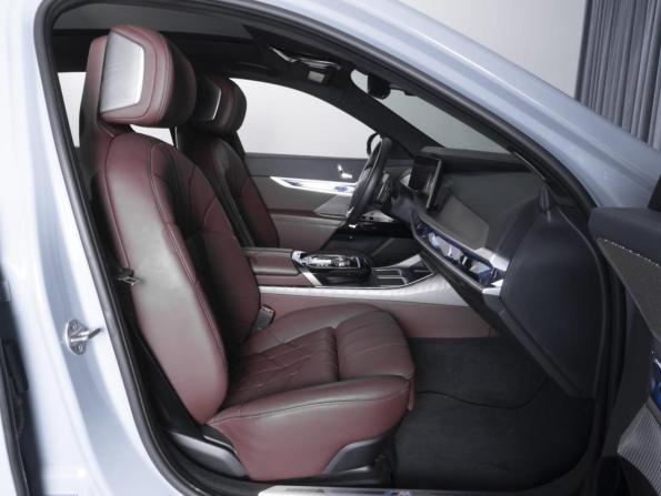 BMW 7 серии VII (G70) с пробегом 2023 года, цена 15 339 000 рублей, 18179 км, седан, Автокод Объявления