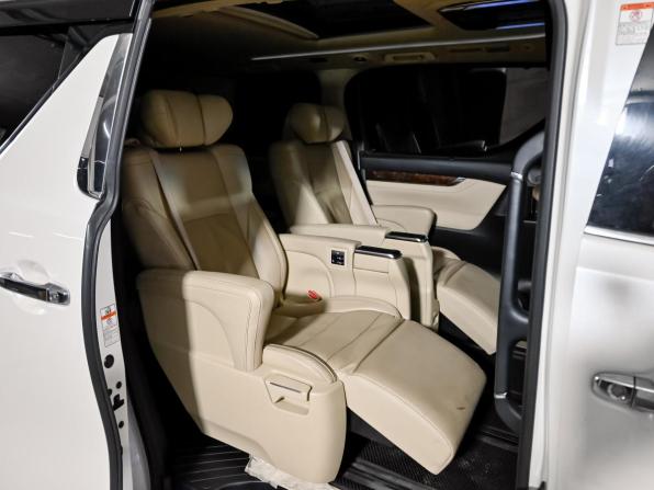 Toyota Alphard III Рестайлинг с пробегом 2018 года, цена 4 045 000 рублей, 170911 км, минивэн, Автокод Объявления
