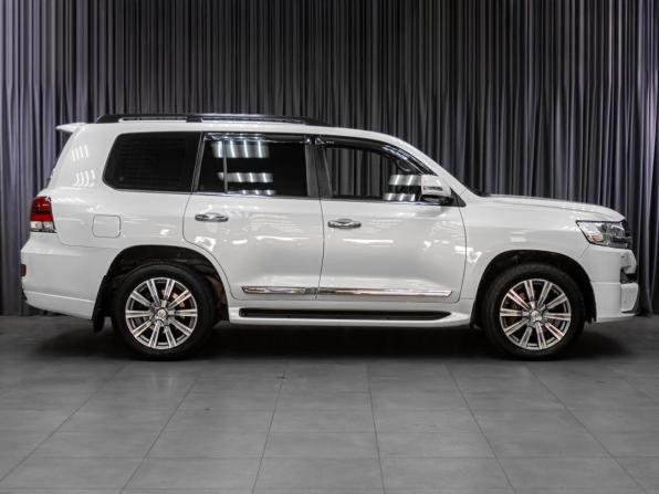 Toyota Land Cruiser 200 Series Рестайлинг 2 с пробегом 2017 года, цена 5 299 000 рублей, 278950 км, внедорожник, Автокод Объявления