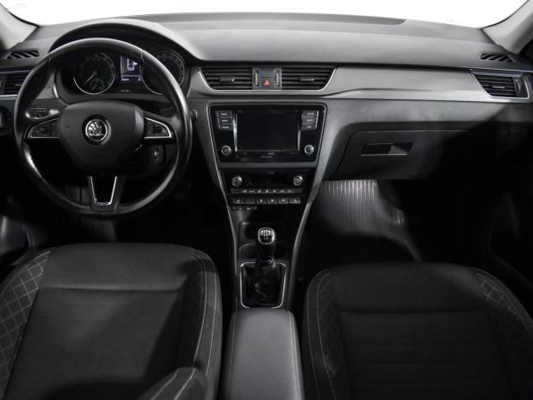 Skoda Rapid I Рестайлинг с пробегом 2017 года, цена 900 000 рублей, 220271 км, лифтбек, Автокод Объявления