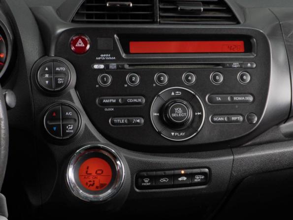 Honda Jazz II Рестайлинг с пробегом 2012 года, цена 989 000 рублей, 183226 км, хэтчбек, Автокод Объявления