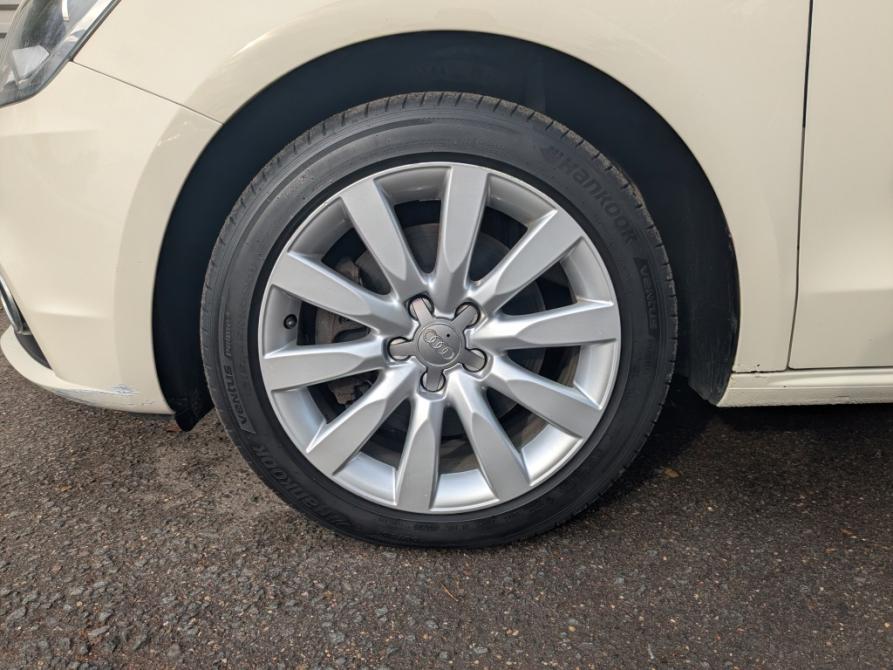 Audi A1 I (8X) Москва  - изображение 17