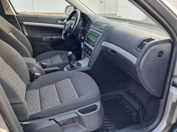 Skoda Octavia II (A5) Рестайлинг с пробегом 2011 года, цена 800 000 рублей, 210000 км, лифтбек, Автокод Объявления