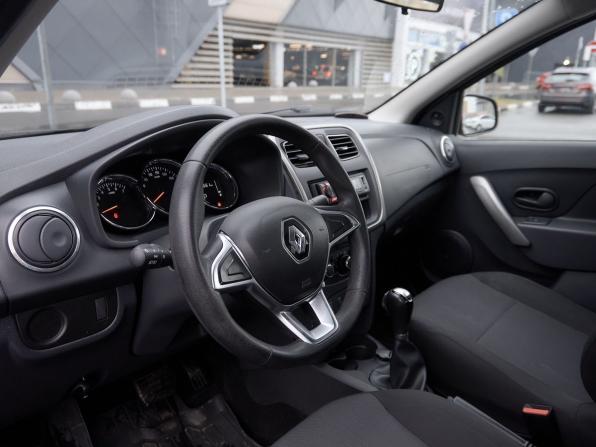 Renault Logan II Рестайлинг с пробегом 2021 года, цена 1 063 000 рублей, 72653 км, седан, Автокод Объявления