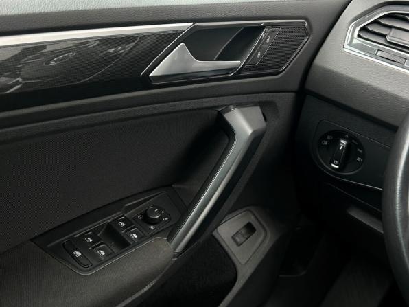 Volkswagen Tiguan II с пробегом 2018 года, цена 2 465 800 рублей, 75056 км, внедорожник, Автокод Объявления