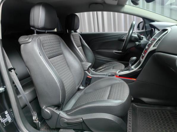 Opel Astra J Рестайлинг с пробегом 2012 года, цена 675 000 рублей, 218517 км, хэтчбек, Автокод Объявления