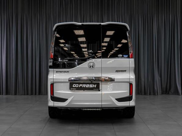 Honda Stepwgn V с пробегом 2015 года, цена 1 989 000 рублей, 163288 км, минивэн, Автокод Объявления