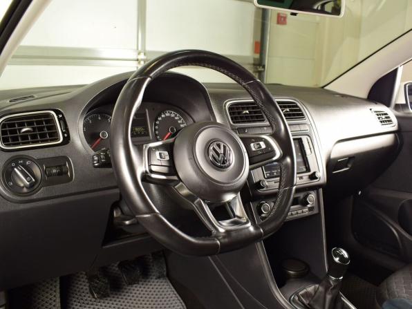 Volkswagen Polo V Рестайлинг с пробегом 2019 года, цена 1 044 999 рублей, 118219 км, седан, Автокод Объявления