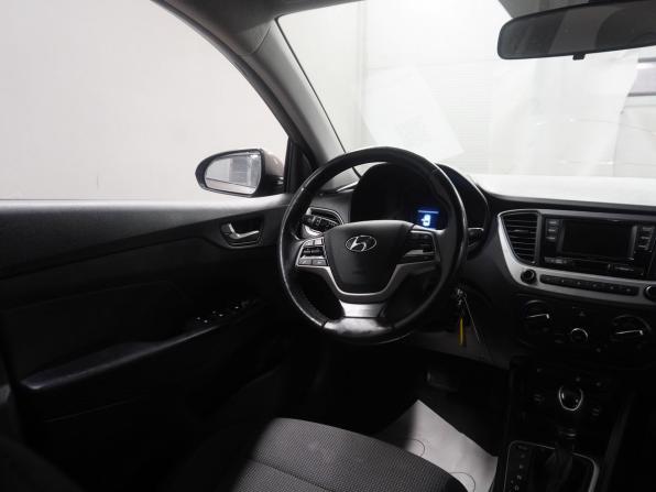 Hyundai Solaris II с пробегом 2017 года, цена 1 265 000 рублей, 110231 км, седан, Автокод Объявления