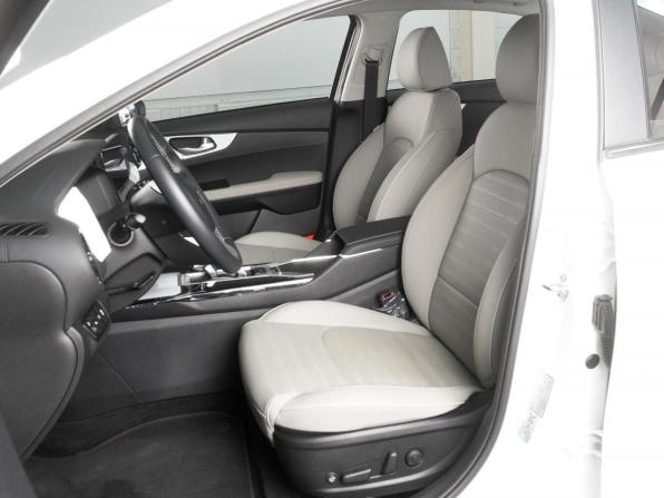 Kia K3 II (China Market) Рестайлинг с пробегом 2024 года, цена 2 425 000 рублей, 1564 км, седан, Автокод Объявления