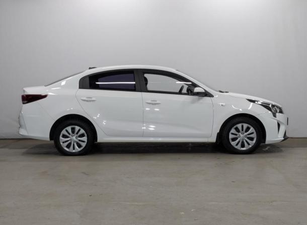 Kia Rio IV Рестайлинг с пробегом 2021 года, цена 1 725 000 рублей, 35989 км, седан, Автокод Объявления