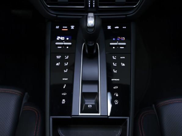 Porsche Macan I Рестайлинг 2 с пробегом 2025 года, цена 12 340 000 рублей, 45 км, внедорожник, Автокод Объявления
