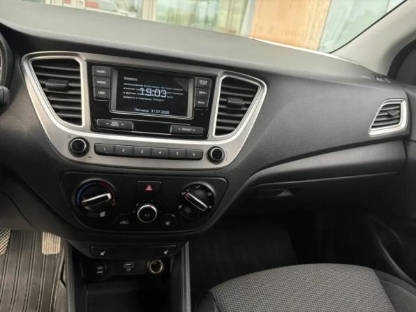 Hyundai Solaris II с пробегом 2019 года, цена 1 399 000 рублей, 54352 км, седан, Автокод Объявления
