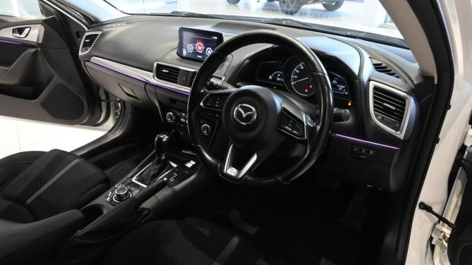 Mazda Axela III Рестайлинг с пробегом 2018 года, цена 1 380 000 рублей, 126407 км, хэтчбек, Автокод Объявления