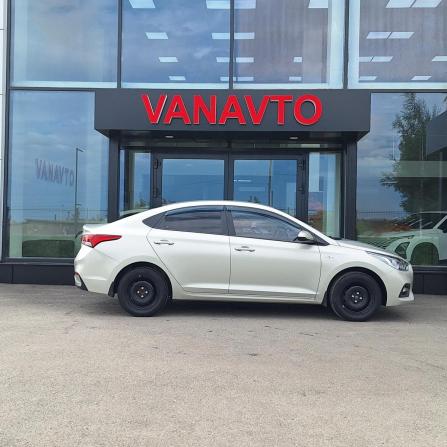 Hyundai Solaris II с пробегом 2019 года, цена 1 390 000 рублей, 130000 км, седан, Автокод Объявления