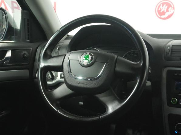Skoda Octavia II (A5) Рестайлинг с пробегом 2013 года, цена 872 000 рублей, 148458 км, лифтбек, Автокод Объявления