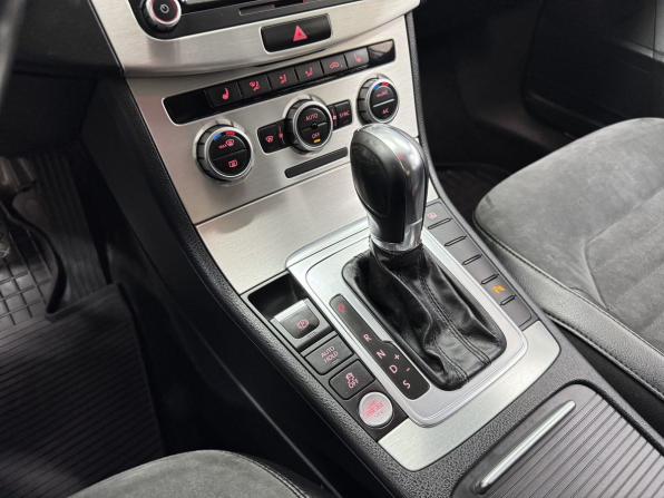 Volkswagen Passat B7 с пробегом 2012 года, цена 1 155 000 рублей, 172337 км, седан, Автокод Объявления