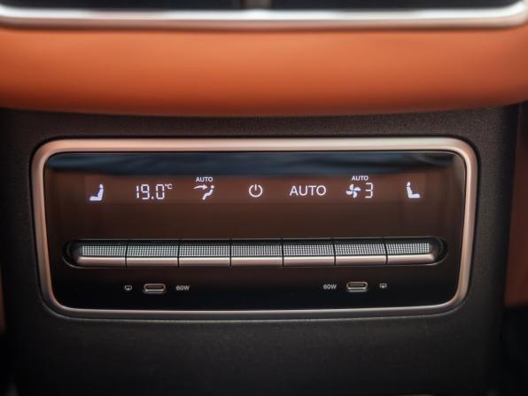 Li Auto (Lixiang) L7 I с пробегом 2024 года, цена 6 398 000 рублей, 18500 км, внедорожник, Автокод Объявления