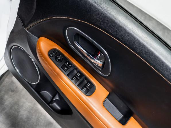 Honda Vezel I с пробегом 2014 года, цена 1 330 000 рублей, 170225 км, внедорожник, Автокод Объявления