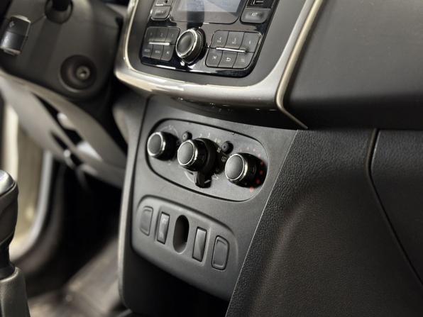 Renault Sandero II Рестайлинг с пробегом 2021 года, цена 1 395 000 рублей, 43000 км, хэтчбек, Автокод Объявления