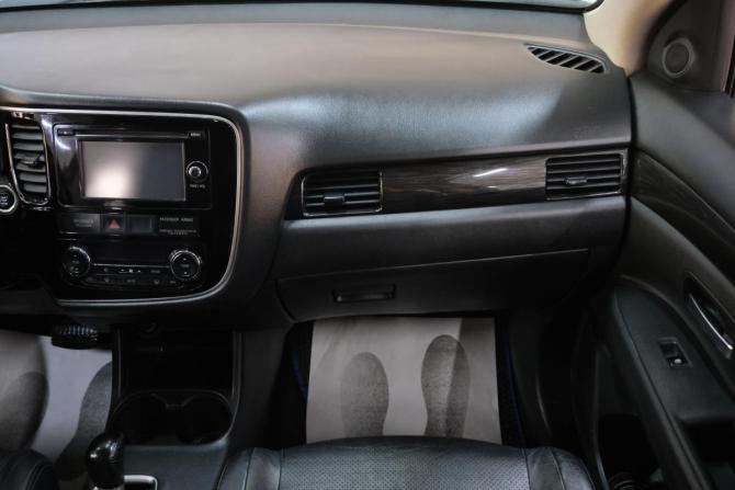Mitsubishi Outlander III Рестайлинг 2 с пробегом 2016 года, цена 1 669 000 рублей, 327000 км, внедорожник, Автокод Объявления