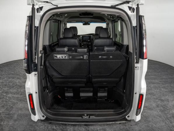 Honda Stepwgn V Рестайлинг с пробегом 2017 года, цена 2 240 000 рублей, 140149 км, минивэн, Автокод Объявления