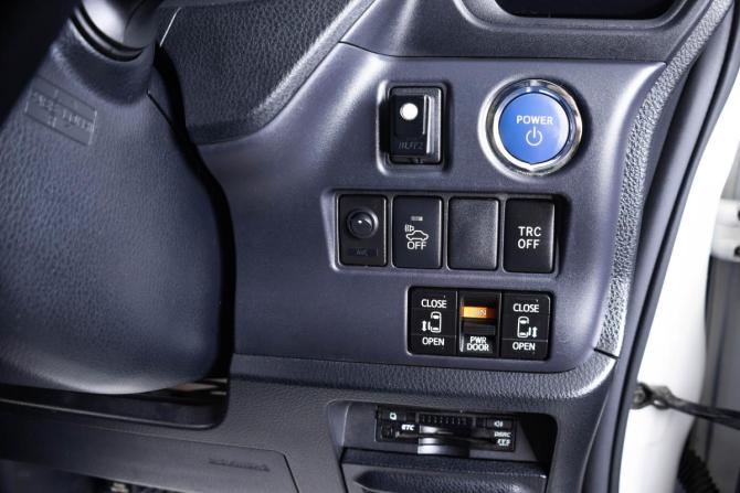 Toyota Voxy III (R80) с пробегом 2014 года, цена 1 799 000 рублей, 149256 км, минивэн, Автокод Объявления