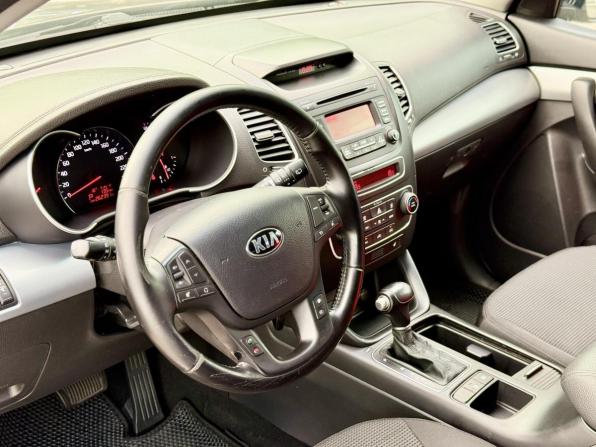 Kia Sorento II Рестайлинг с пробегом 2013 года, цена 1 355 000 рублей, 262322 км, внедорожник, Автокод Объявления
