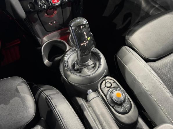 Mini Hatch III (F55/F56) Рестайлинг с пробегом 2020 года, цена 2 450 000 рублей, 28450 км, хэтчбек, Автокод Объявления
