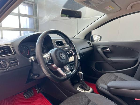 Volkswagen Polo V Рестайлинг с пробегом 2018 года, цена 1 099 000 рублей, 251109 км, седан, Автокод Объявления