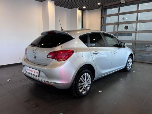 Opel Astra J Рестайлинг с пробегом 2013 года, цена 589 000 рублей, 217085 км, хэтчбек, Автокод Объявления