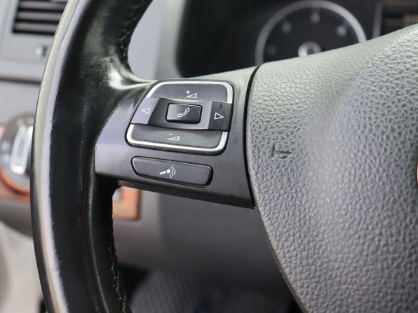 Volkswagen Multivan T5 Рестайлинг с пробегом 2013 года, цена 2 019 000 рублей, 204958 км, минивэн, Автокод Объявления