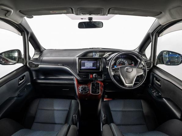 Toyota Voxy III (R80) с пробегом 2014 года, цена 1 990 000 рублей, 192214 км, минивэн, Автокод Объявления