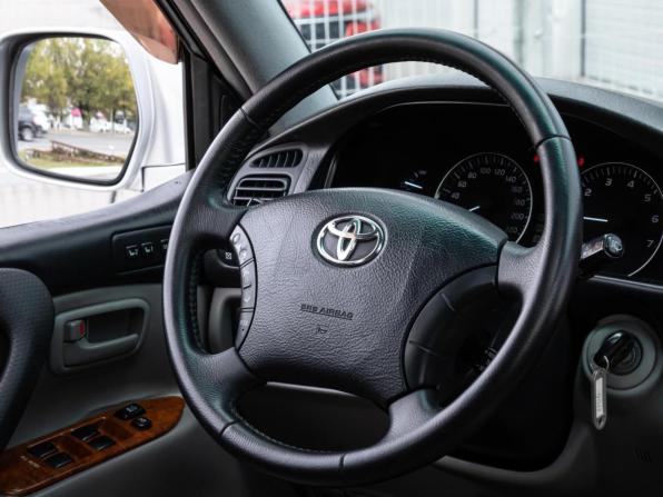 Toyota Land Cruiser 100 Series Рестайлинг 2 с пробегом 2006 года, цена 2 400 000 рублей, 548679 км, внедорожник, Автокод Объявления