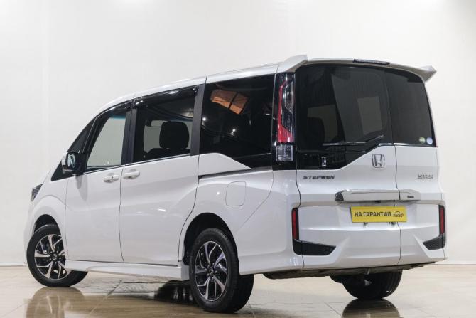 Honda Stepwgn V Рестайлинг с пробегом 2021 года, цена 2 629 000 рублей, 63400 км, минивэн, Автокод Объявления