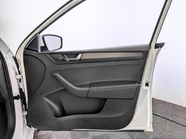 Skoda Rapid II с пробегом 2020 года, цена 1 475 000 рублей, 93423 км, лифтбек, Автокод Объявления