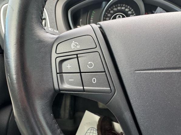 Volvo V40 Cross Country I с пробегом 2013 года, цена 1 580 000 рублей, 67433 км, хэтчбек, Автокод Объявления