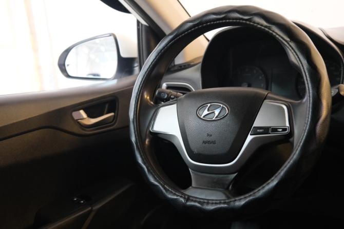 Hyundai Solaris II с пробегом 2017 года, цена 849 000 рублей, 124000 км, седан, Автокод Объявления