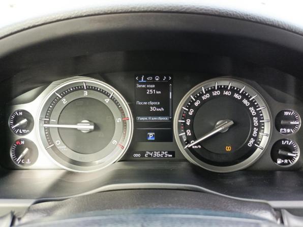 Toyota Land Cruiser 200 Series Рестайлинг 2 с пробегом 2018 года, цена 5 700 000 рублей, 243603 км, внедорожник, Автокод Объявления