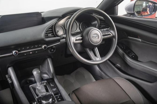 Mazda 3 IV (BP) с пробегом 2021 года, цена 1 499 000 рублей, 153000 км, хэтчбек, Автокод Объявления