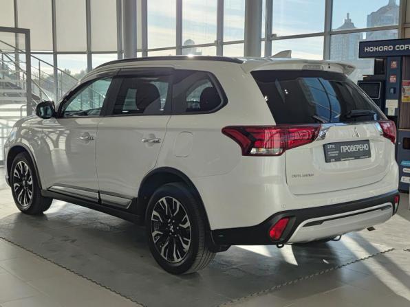 Mitsubishi Outlander III Рестайлинг 3 с пробегом 2022 года, цена 3 157 000 рублей, 57798 км, внедорожник, Автокод Объявления