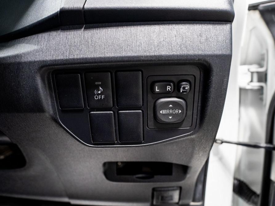 Toyota Prius III Рестайлинг (XW30) Чита  - изображение 15