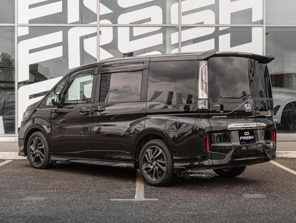 Honda Stepwgn V Рестайлинг с пробегом 2019 года, цена 2 320 000 рублей, 80193 км, минивэн, Автокод Объявления