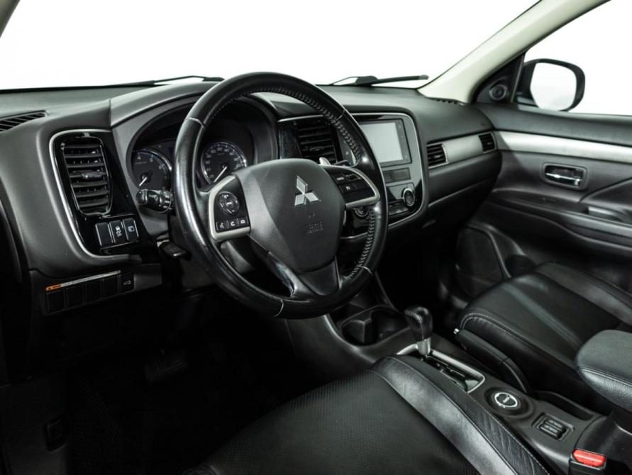 Mitsubishi Outlander III Рестайлинг Санкт-Петербург  - изображение 12
